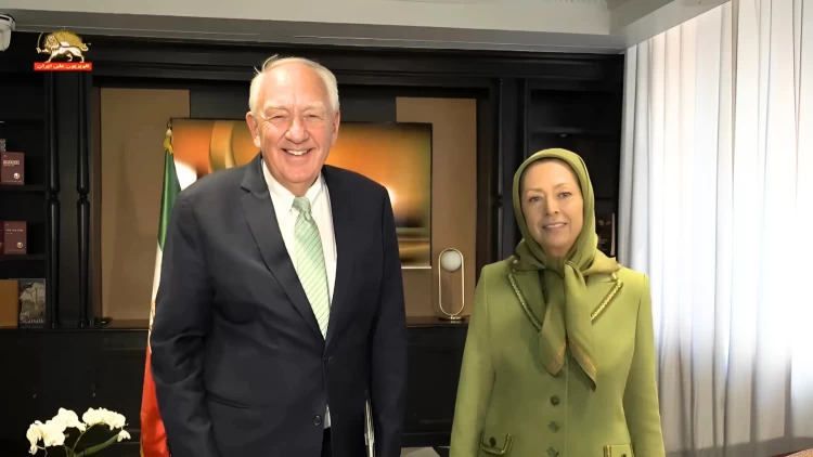 دیدار و گفتگوی خانم مریم رجوی با آقای استیون رپ سفیر پیشین آمریکا